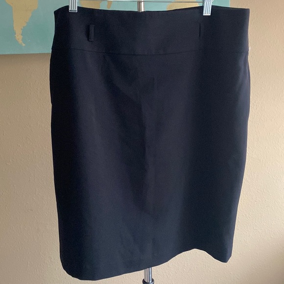 Kohl’s Apt 9 lined black skirt - Picture 1 of 4